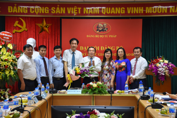 Vai trò của các tổ chức chính trị, chính trị xã hội đối với sự phát triển của Cục Đăng ký quốc gia giao dịch bảo đảm